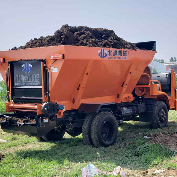 六轮撒粪车