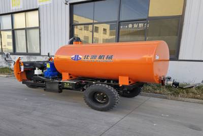 三轮自走式液体撒肥机