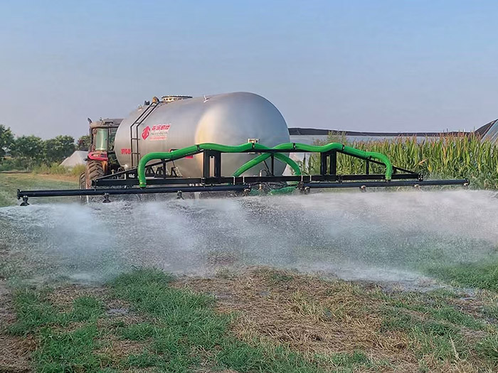 北源沼液施肥罐车使用现场