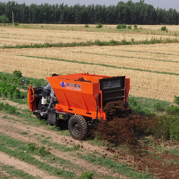 大田撒粪车 大田撒粪车
